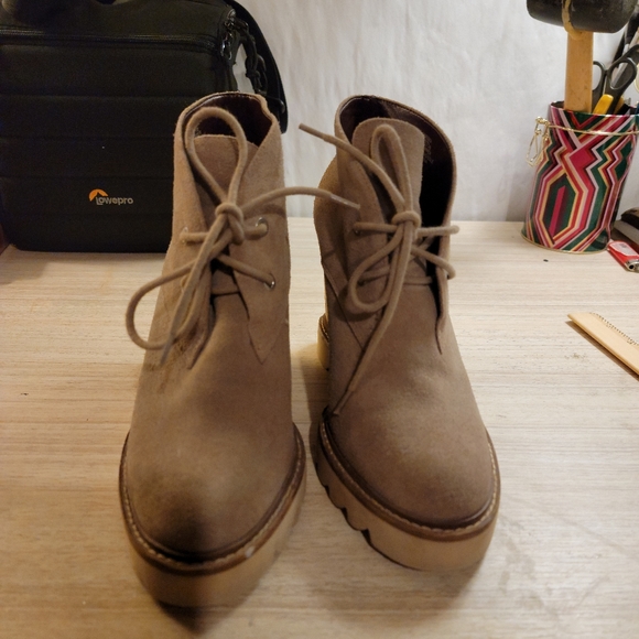 BCBC Wedge Boot - Picture 3 of 9